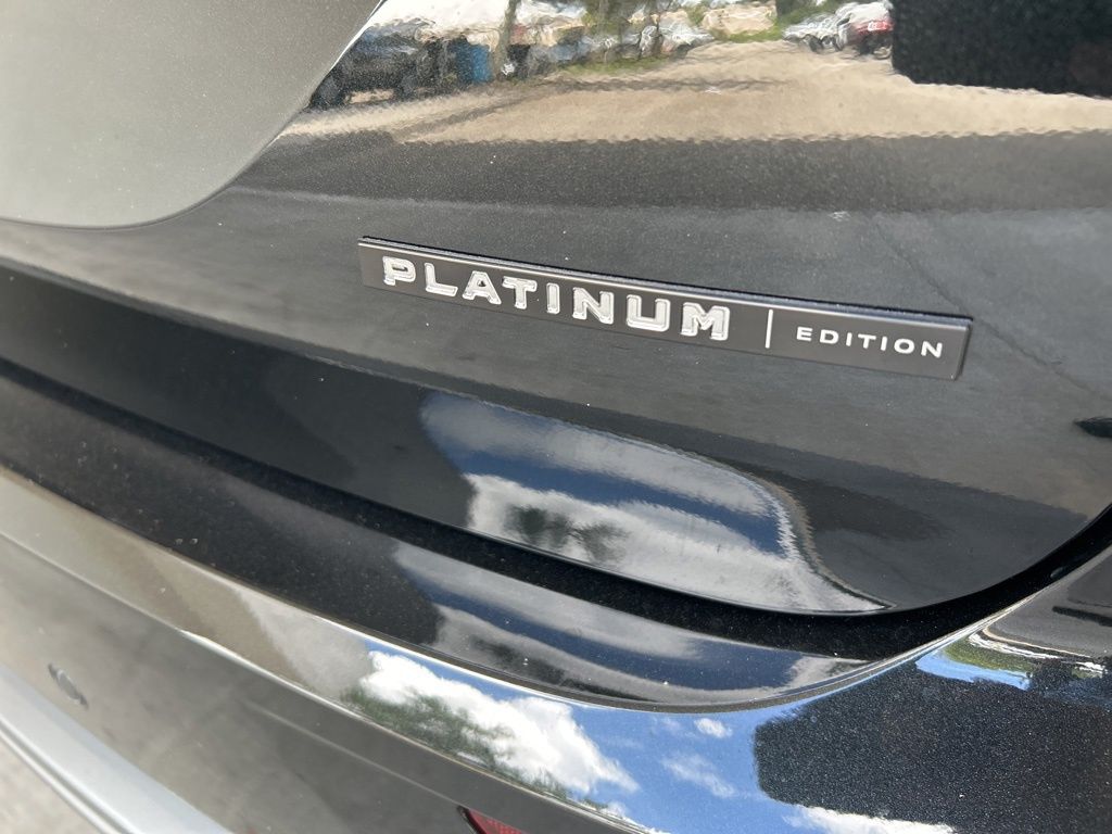 2025 Mitsubishi Outlander Black Edition photo 21