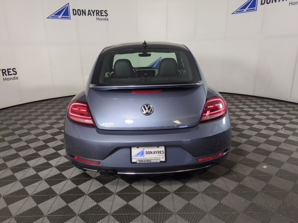 2018 Volkswagen Beetle SE photo 4