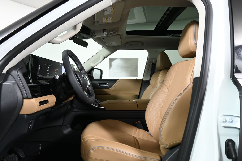 2026 Infiniti QX80 Luxe photo 2