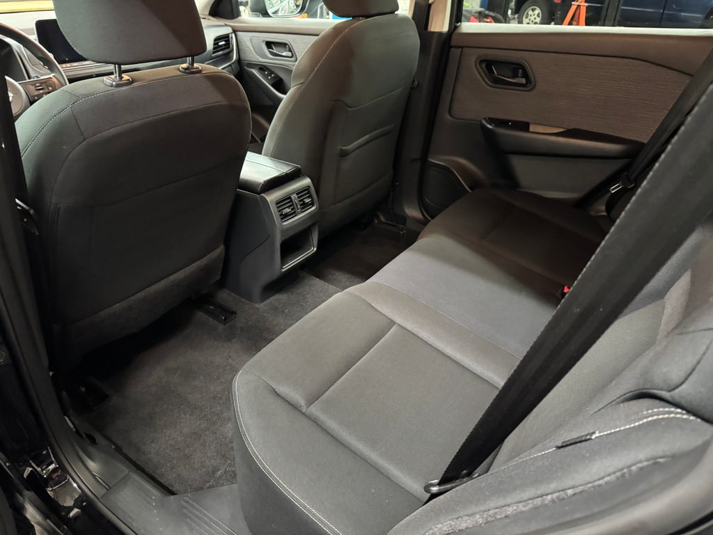 2023 Nissan Rogue S photo 12