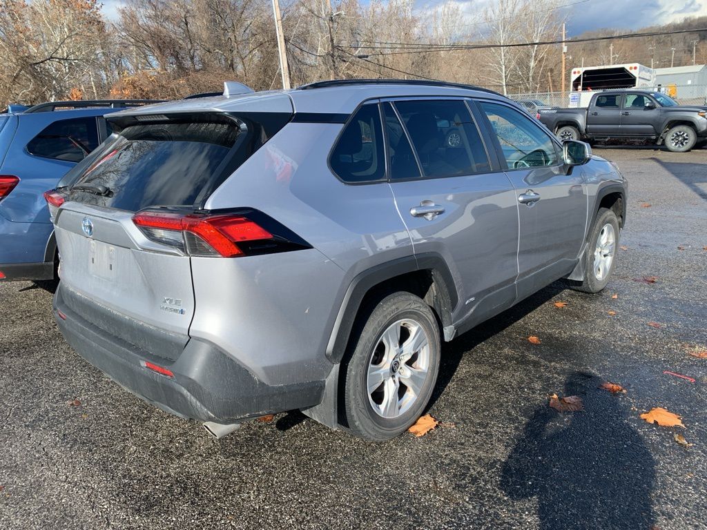 2021 Toyota RAV4 Hybrid XLE photo 4