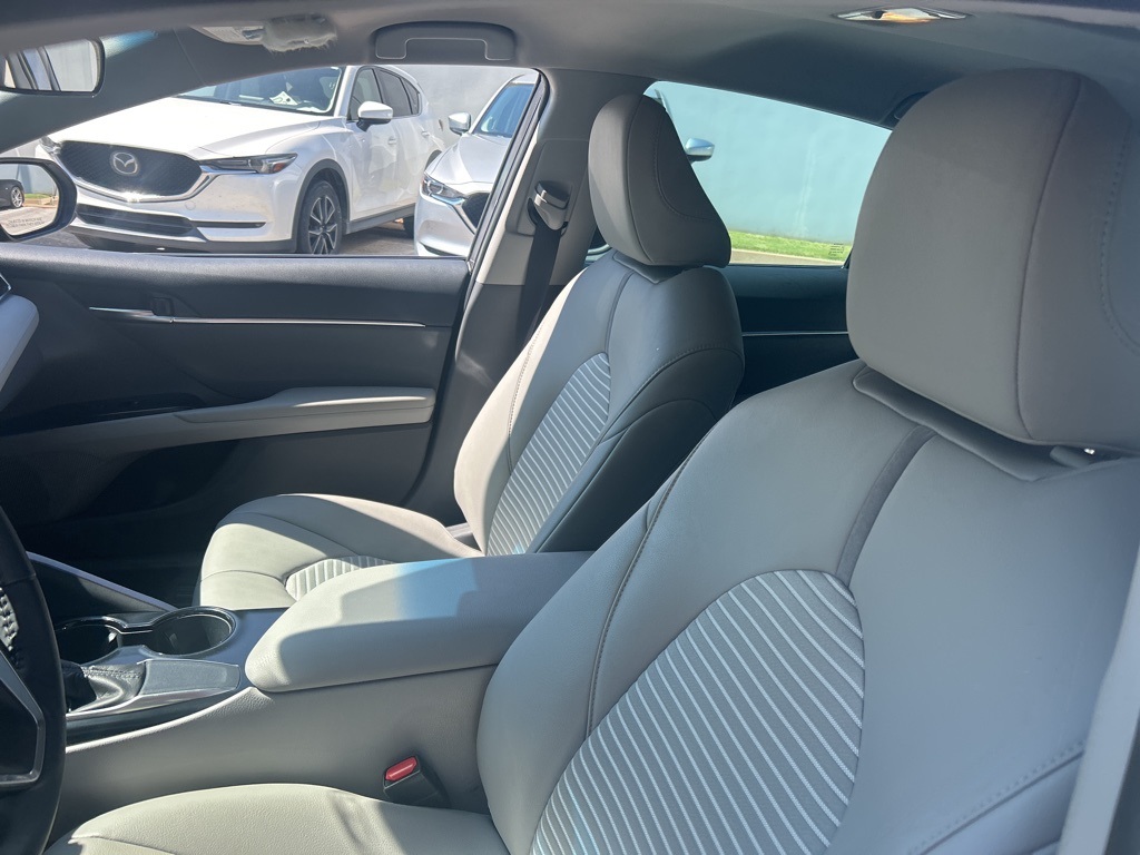 2018 Toyota Camry L photo 2