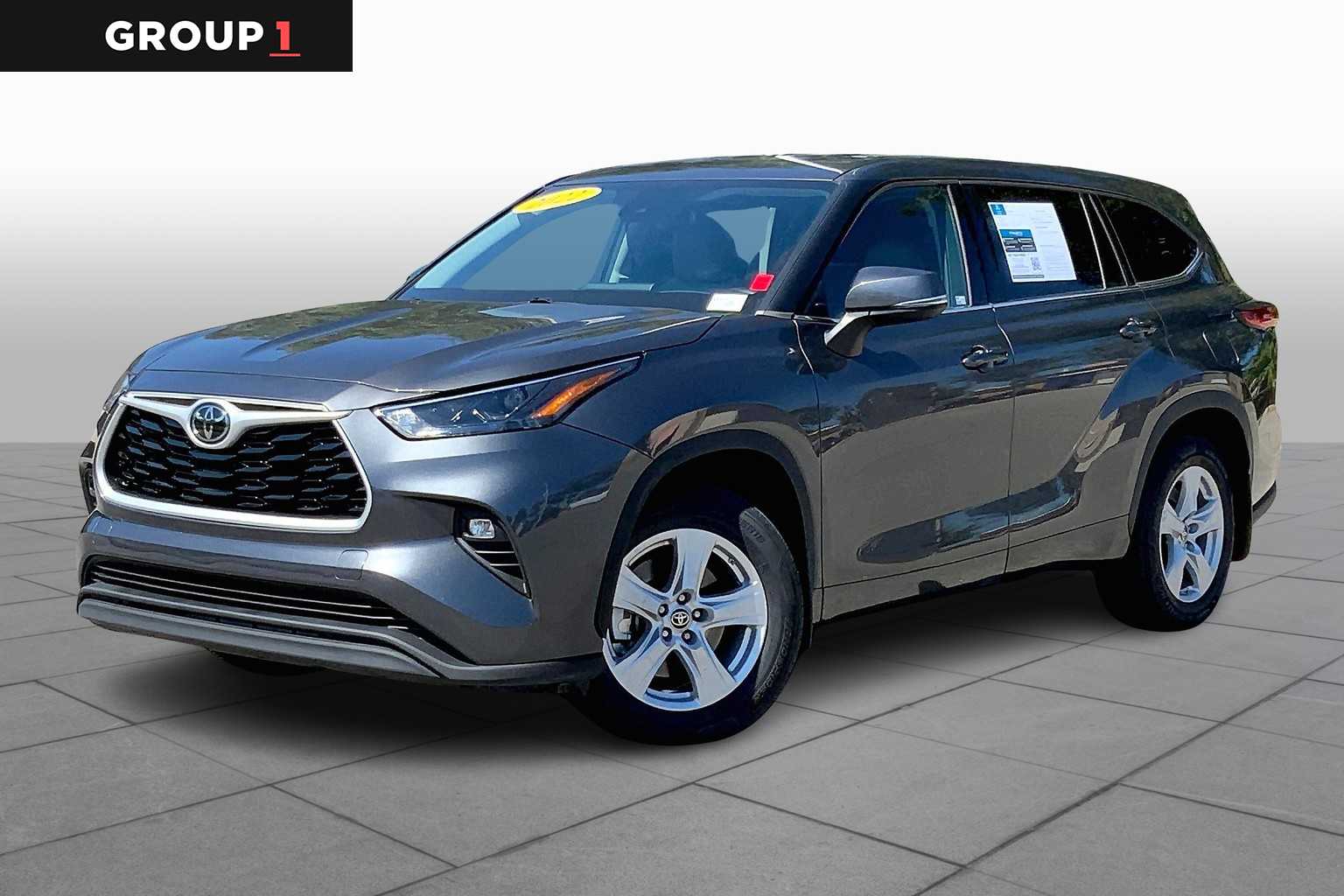 2022 Toyota Highlander LE's photo