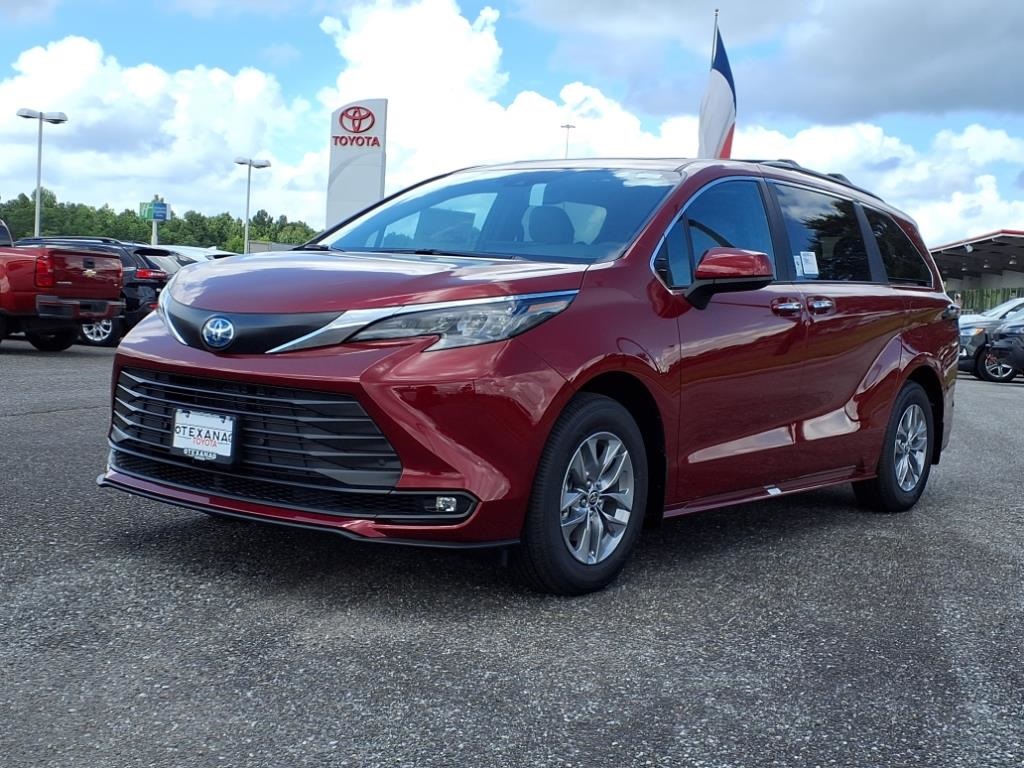 2025 Toyota Sienna XLE photo 7