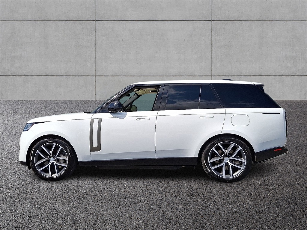 2025 Land Rover Range Rover SE photo 5