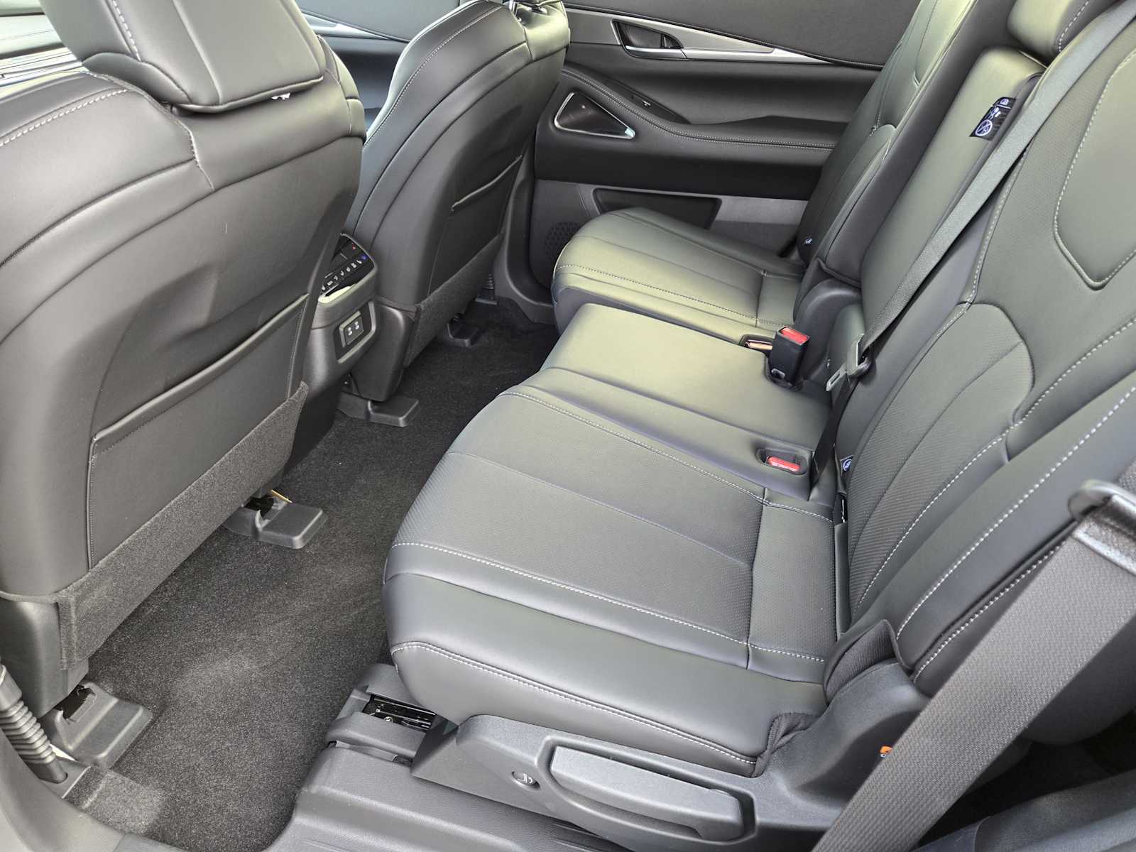 2026 Infiniti QX60 Luxe AWD photo 16