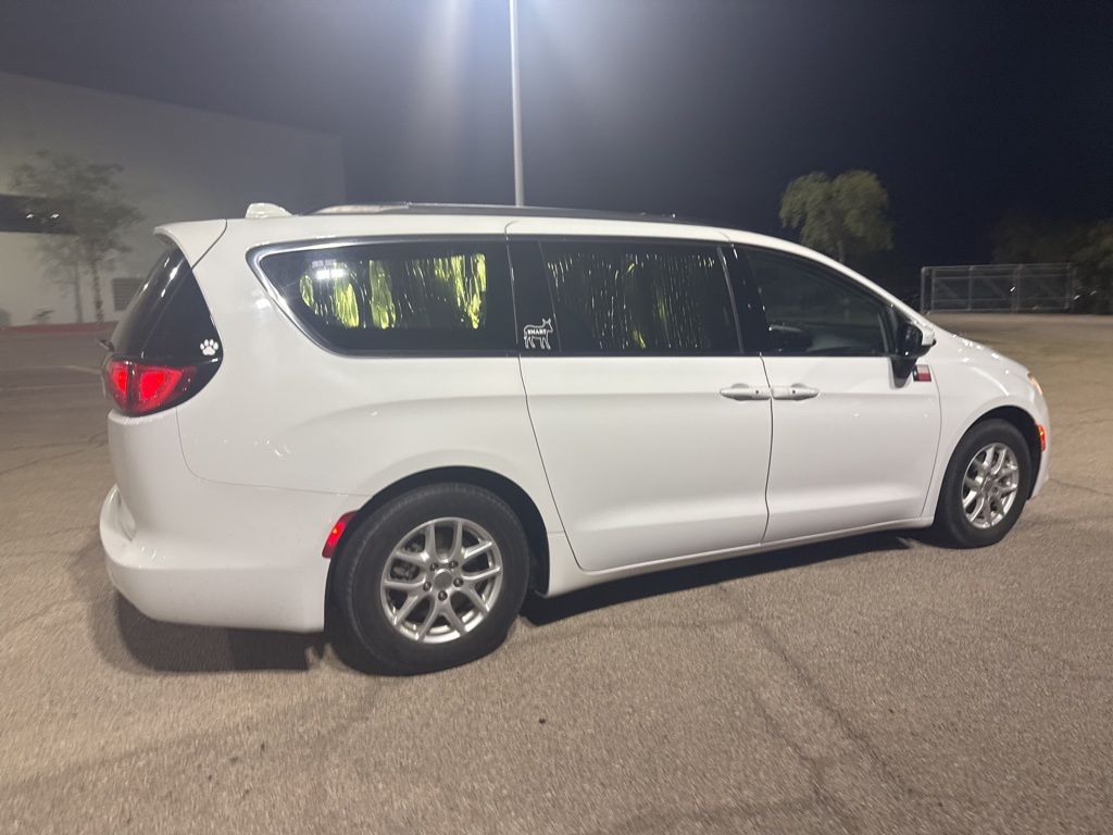 2020 Chrysler Voyager LXi photo 9