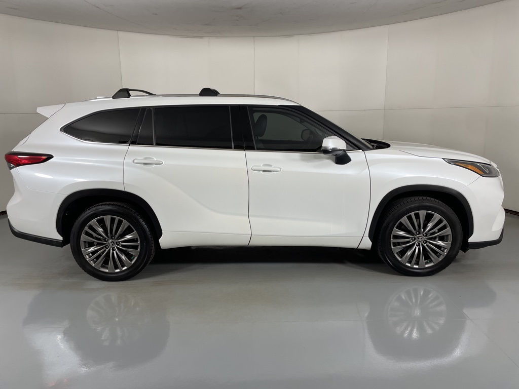 2022 Toyota Highlander Platinum photo 9