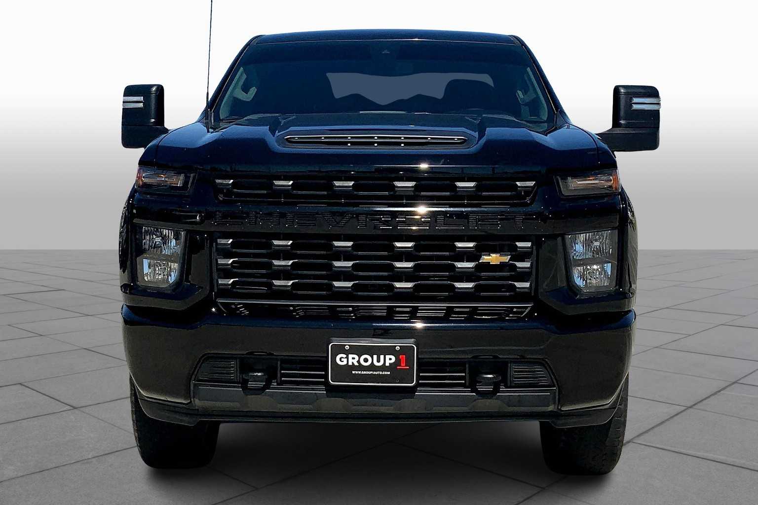 2023 Chevrolet Silverado 2500HD Custom photo 3