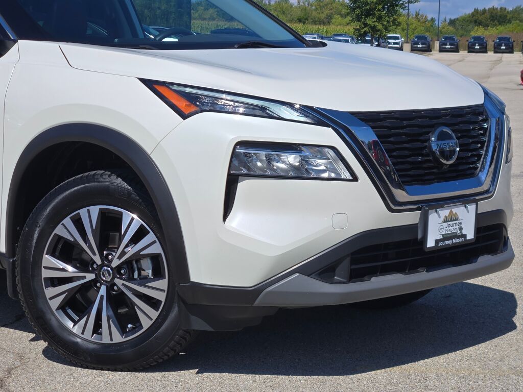 2021 Nissan Rogue SV photo 2