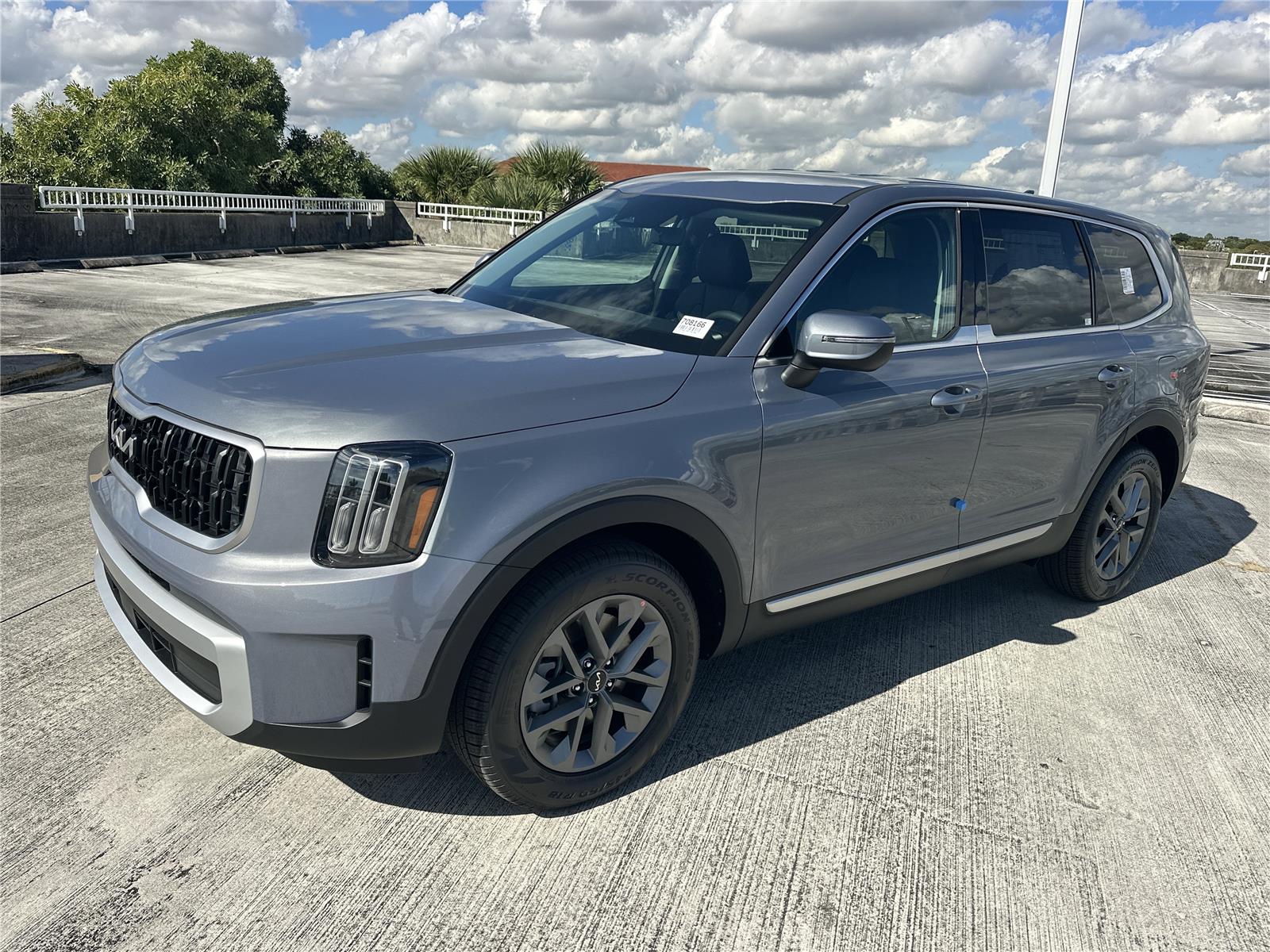 2025 Kia Telluride LX's photo