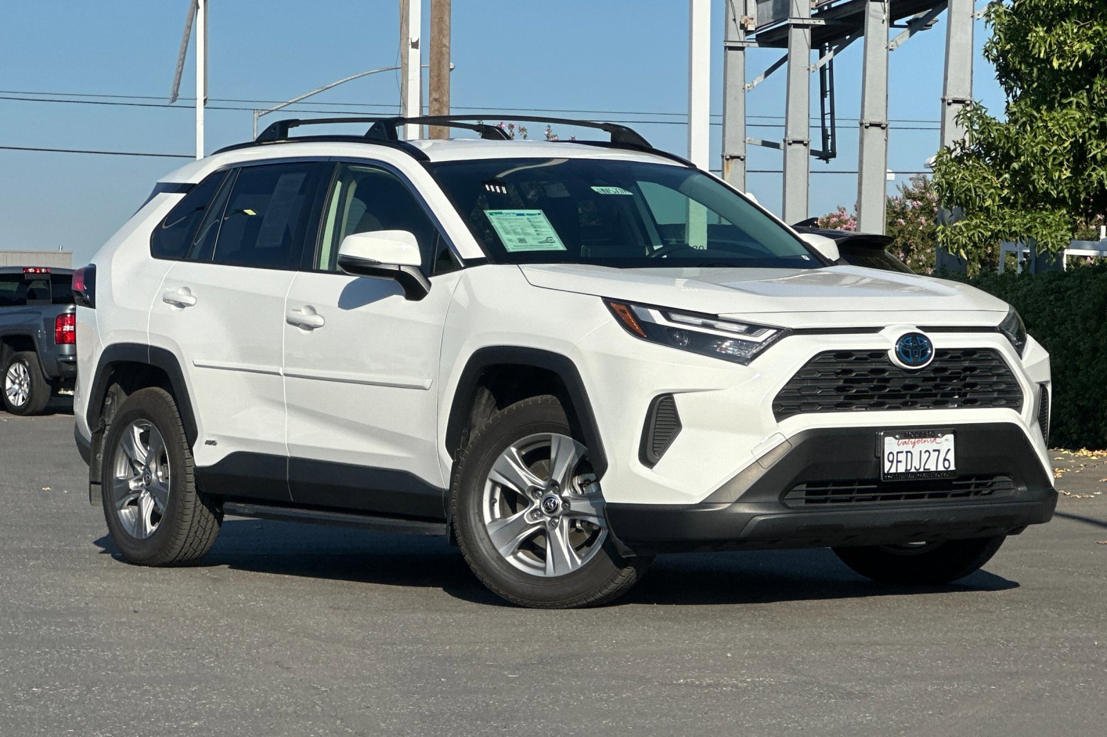 2023 Toyota RAV4 Hybrid LE photo 2