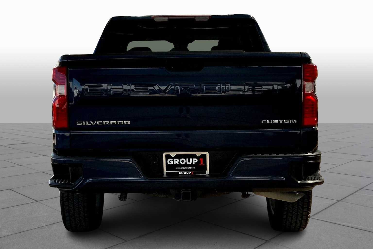 2023 Chevrolet Silverado 1500 Custom photo 3