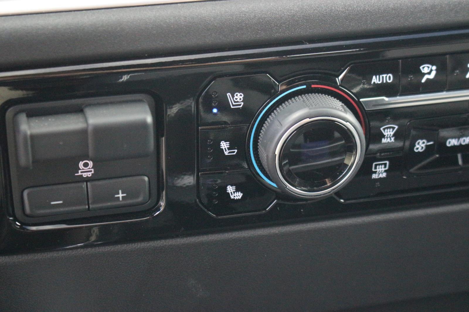 2024 Chevrolet Silverado 3500HD High Country photo 26