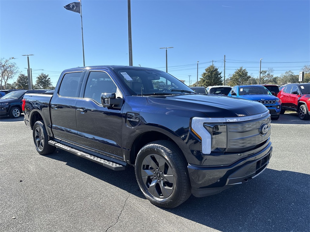 2022 Ford F-150 Lightning Lariat's photo