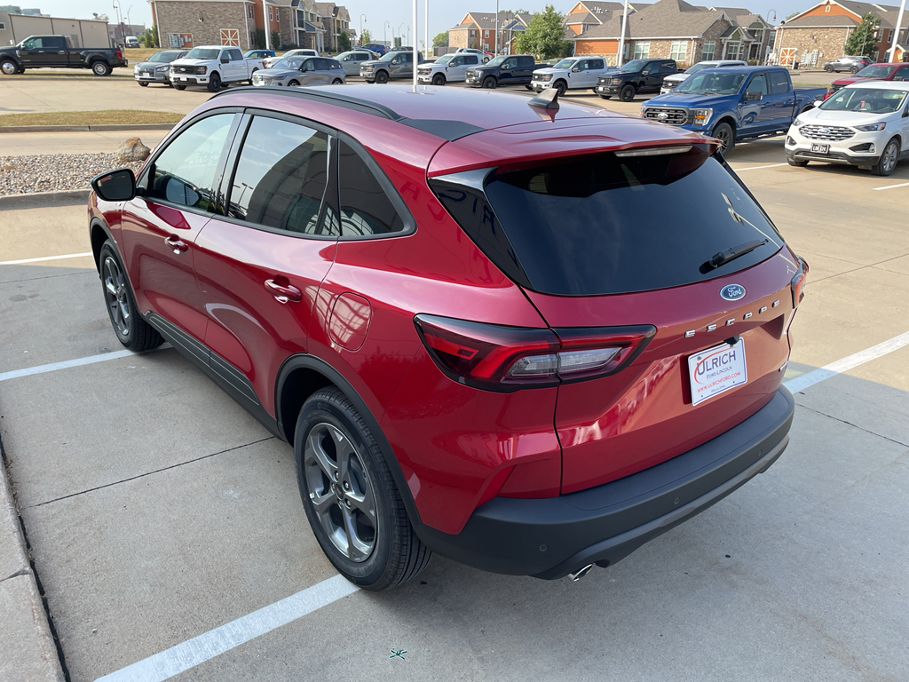 2025 Ford Escape ST-Line photo 5