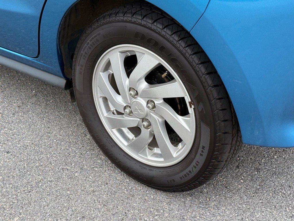 2024 Mitsubishi Mirage ES photo 23