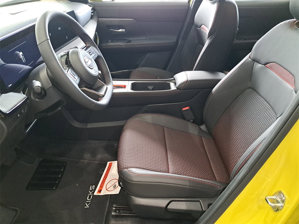 2026 Nissan Kicks SR photo 19