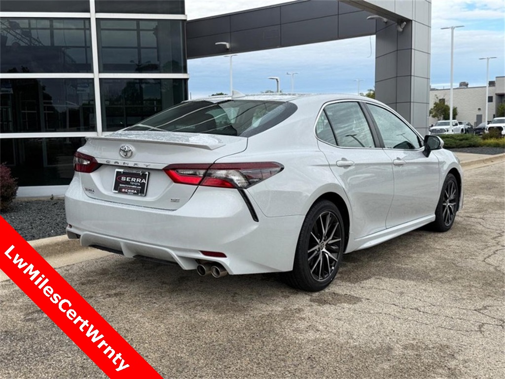 2023 Toyota Camry SE photo 3