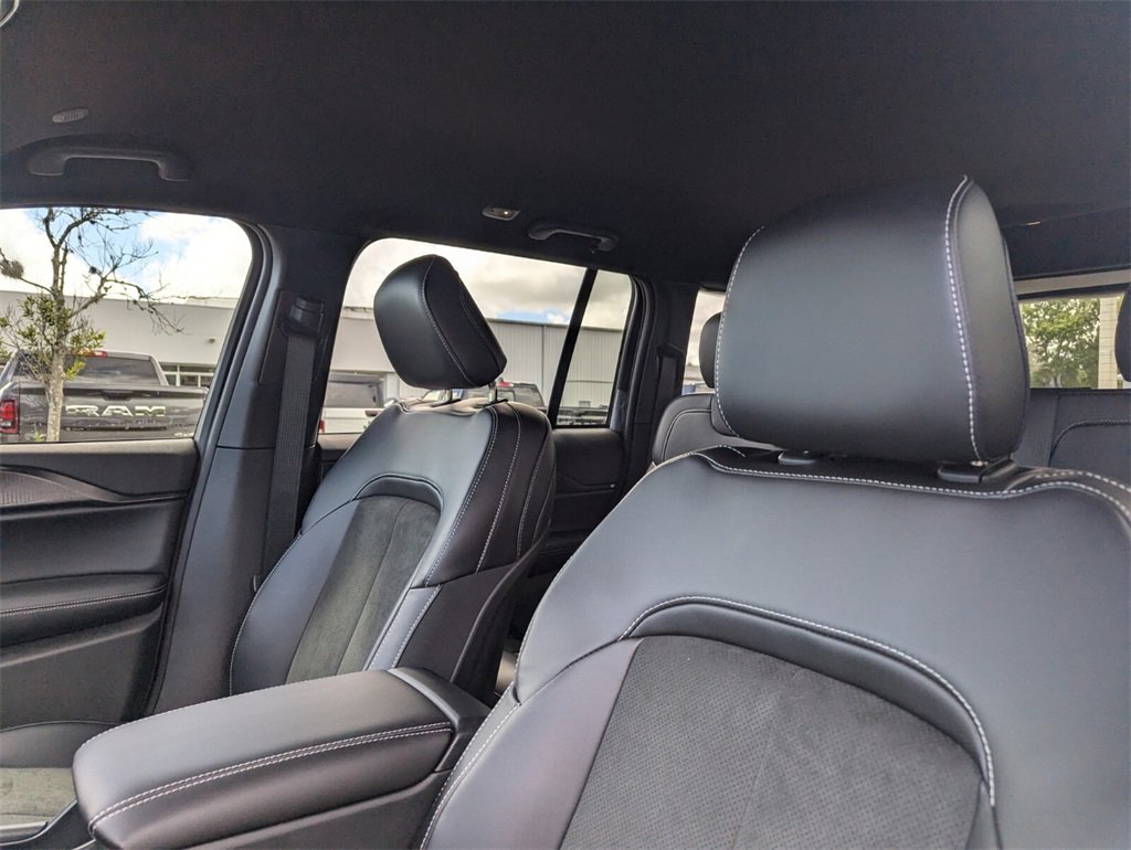 2025 Jeep Grand Cherokee Altitude photo 11