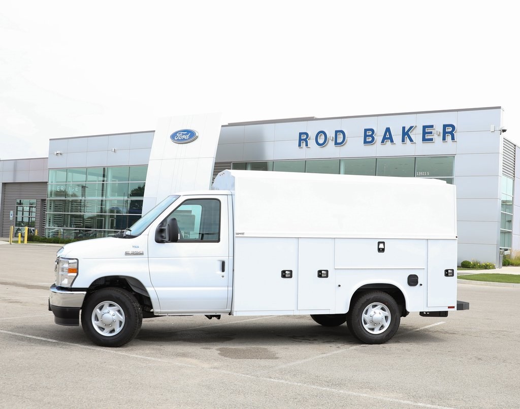 2026 Ford E-350 Base photo 2