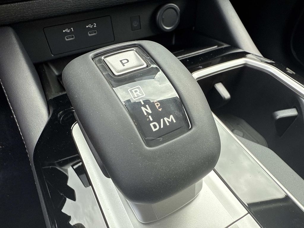 2025 Mitsubishi Outlander SE photo 28