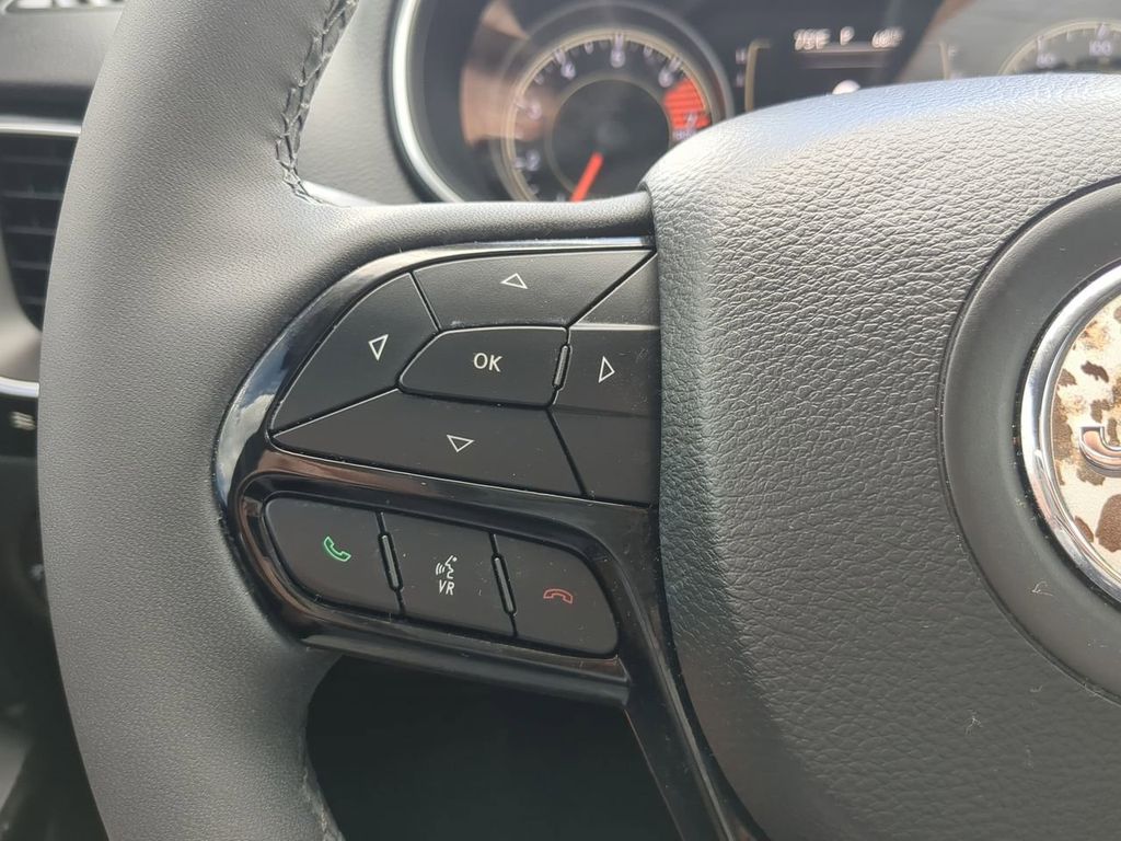 2021 Jeep Cherokee Altitude photo 23