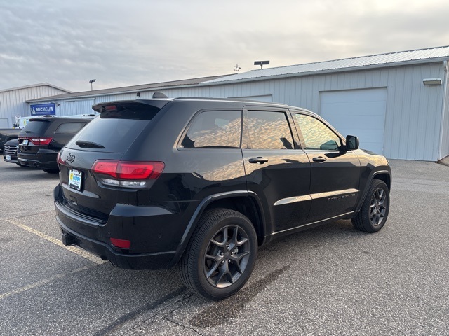 2021 Jeep Grand Cherokee Anniversary Edition photo 3