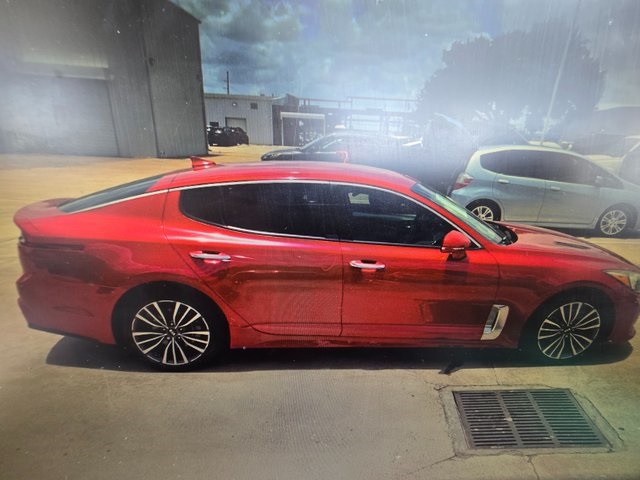 2019 Kia Stinger photo 2