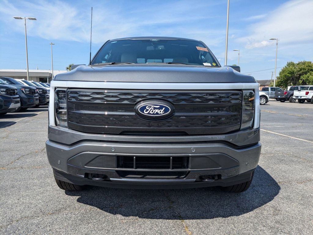 2025 Ford F-150 Lightning Platinum photo 9