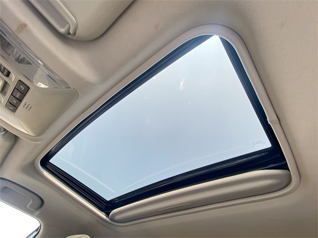 2021 Toyota RAV4 XLE photo 11