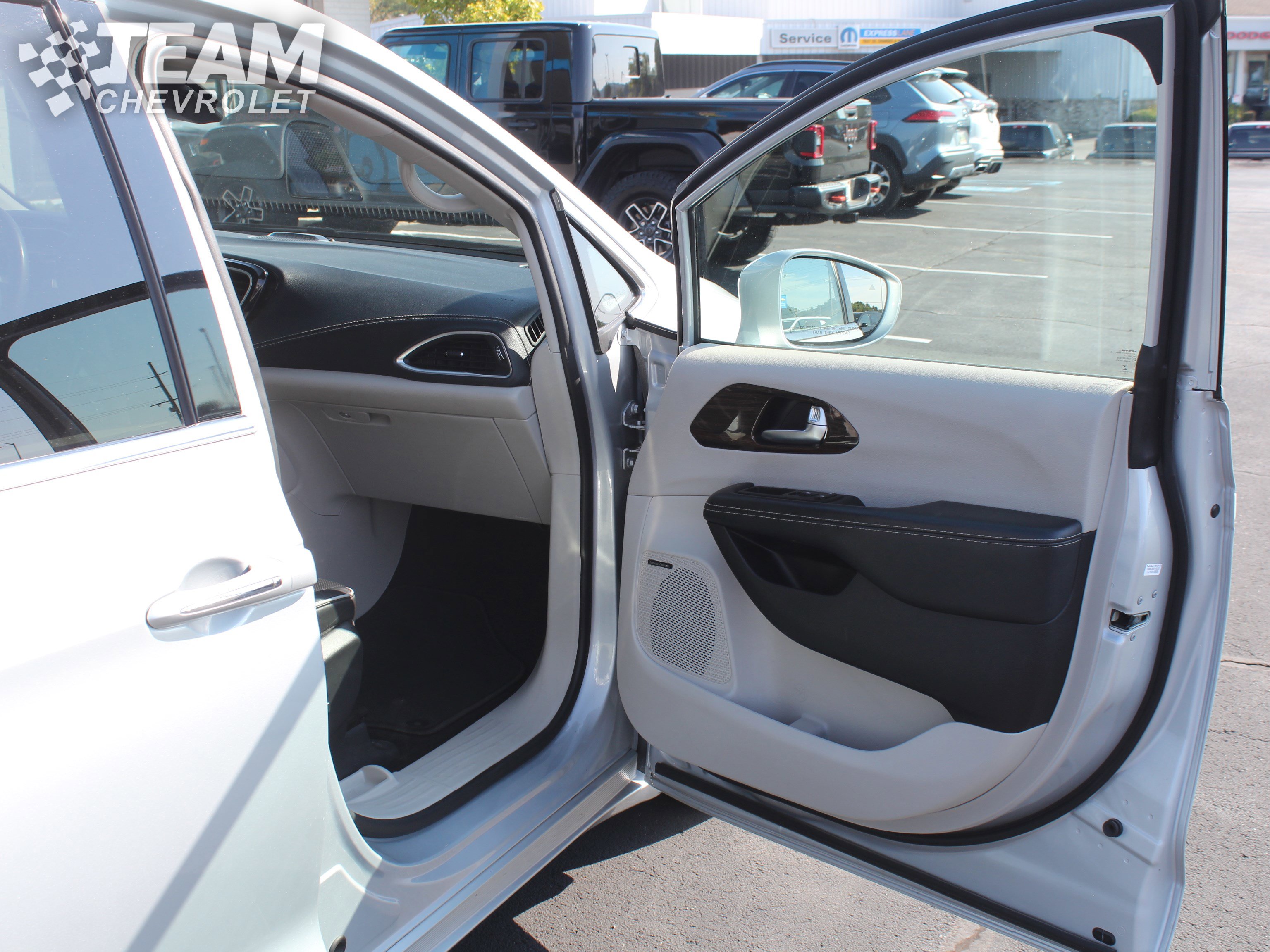 2022 Chrysler Pacifica Hybrid Limited photo 28