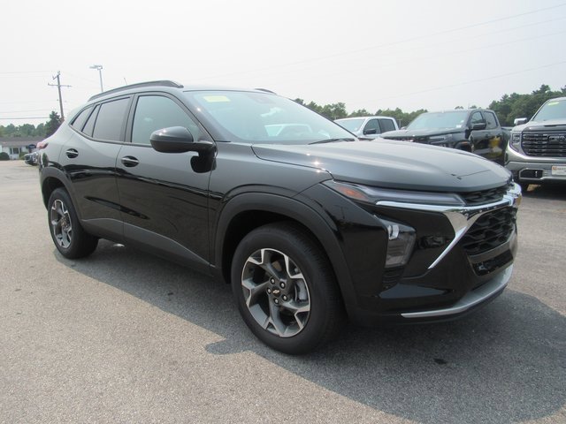 2025 Chevrolet Trax LT photo 4