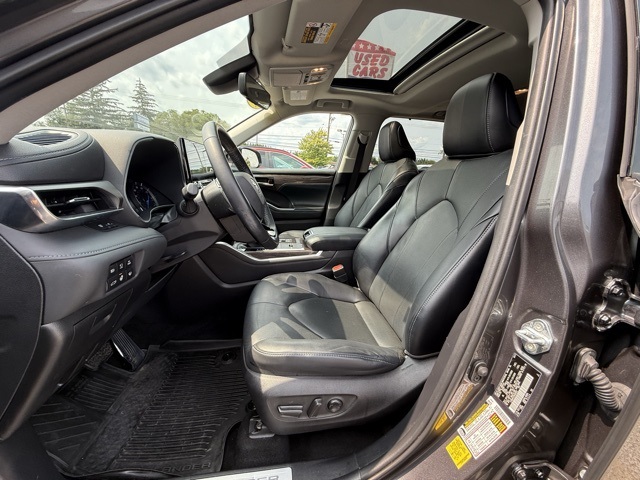 2021 Toyota Highlander Hybrid Limited photo 13