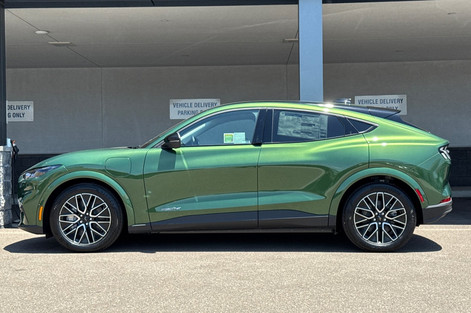 2025 Ford Mustang Mach-E Premium photo 6