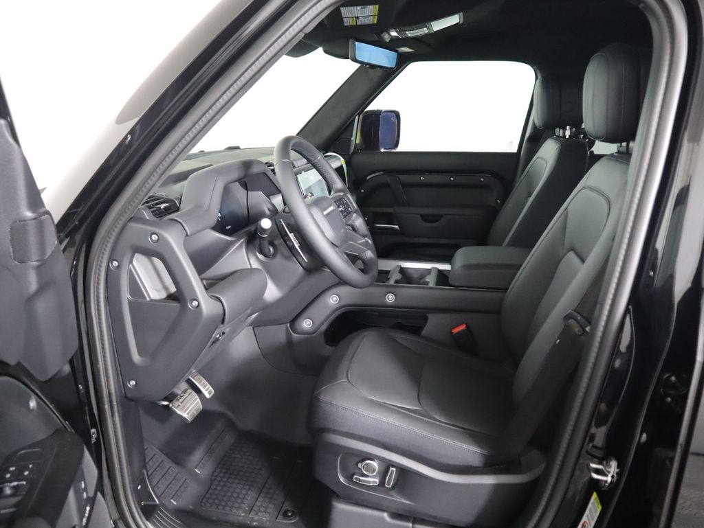 2025 Land Rover Defender 130 V8 photo 18