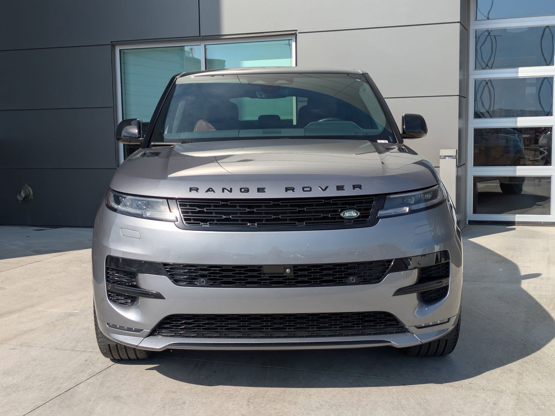 2024 Land Rover Range Rover Sport SE photo 2