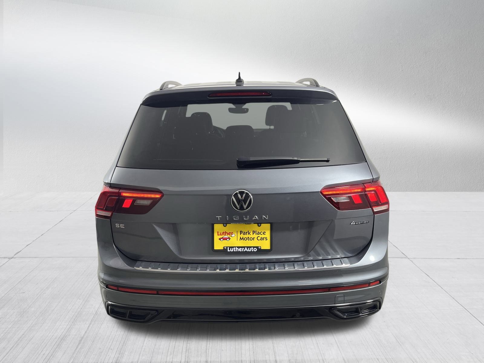 2022 Volkswagen Tiguan SE R-Line Black photo 4