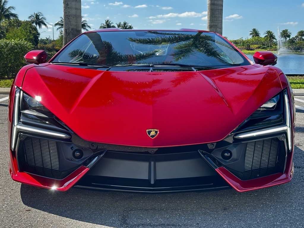 2025 Lamborghini Revuelto photo 3