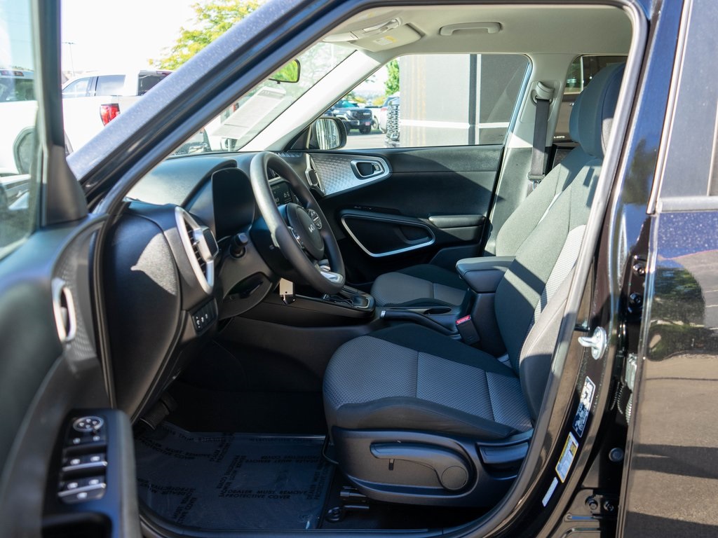 2023 Kia Soul LX photo 10