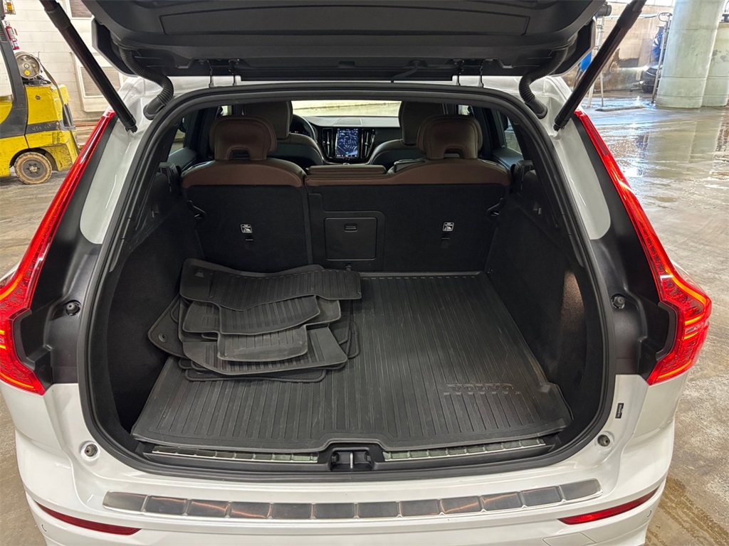 2023 Volvo XC60 B5 Plus photo 15