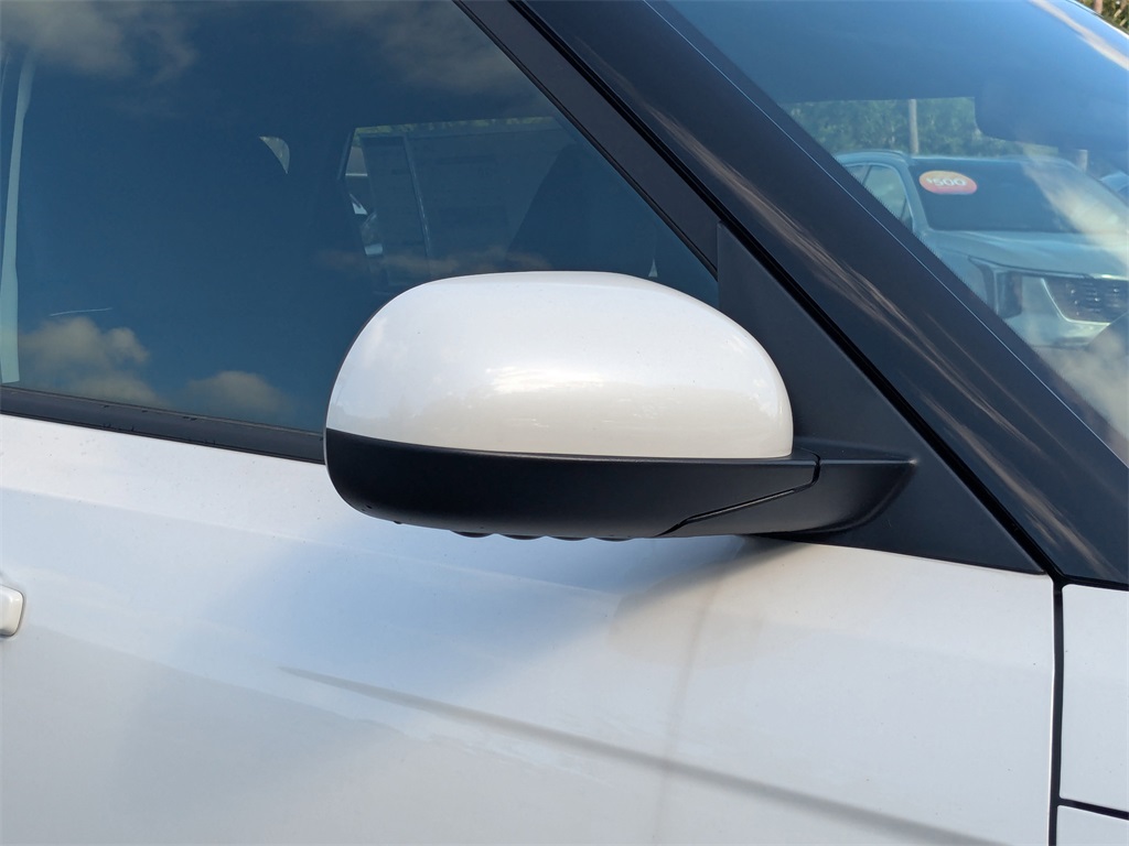 2025 Kia Soul LX photo 8
