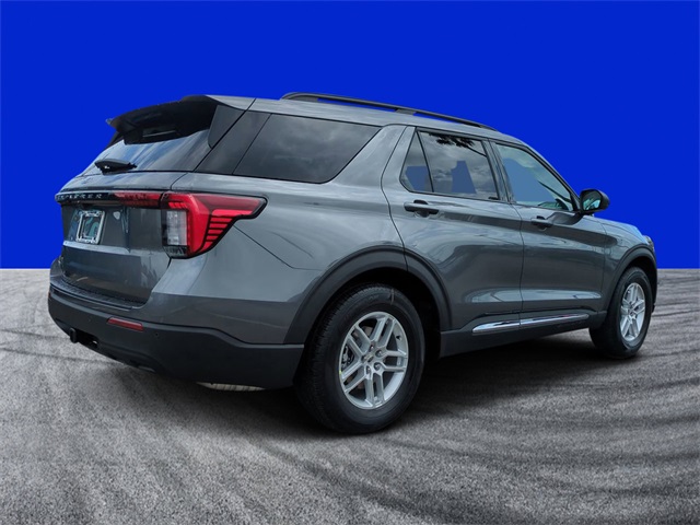 2025 Ford Explorer photo 3
