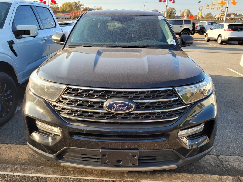 2023 Ford Explorer XLT photo 2