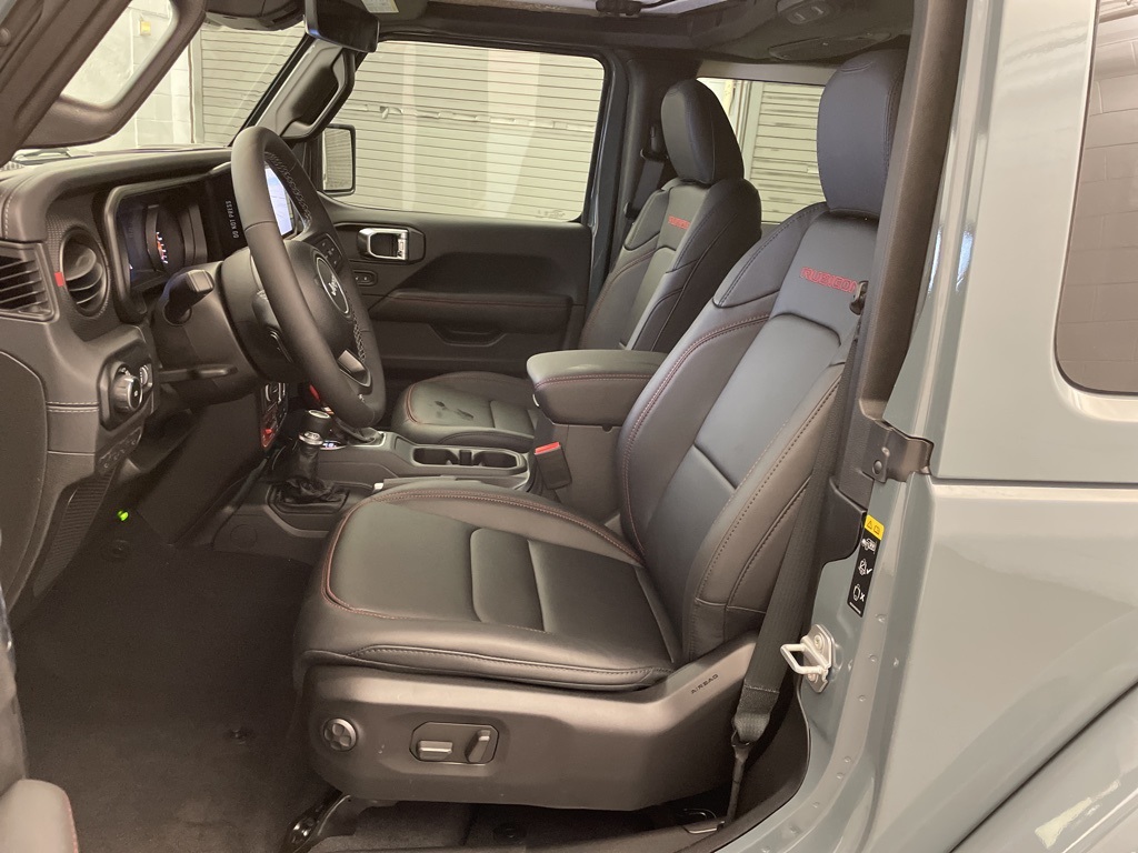 2025 Jeep Wrangler Rubicon photo 10
