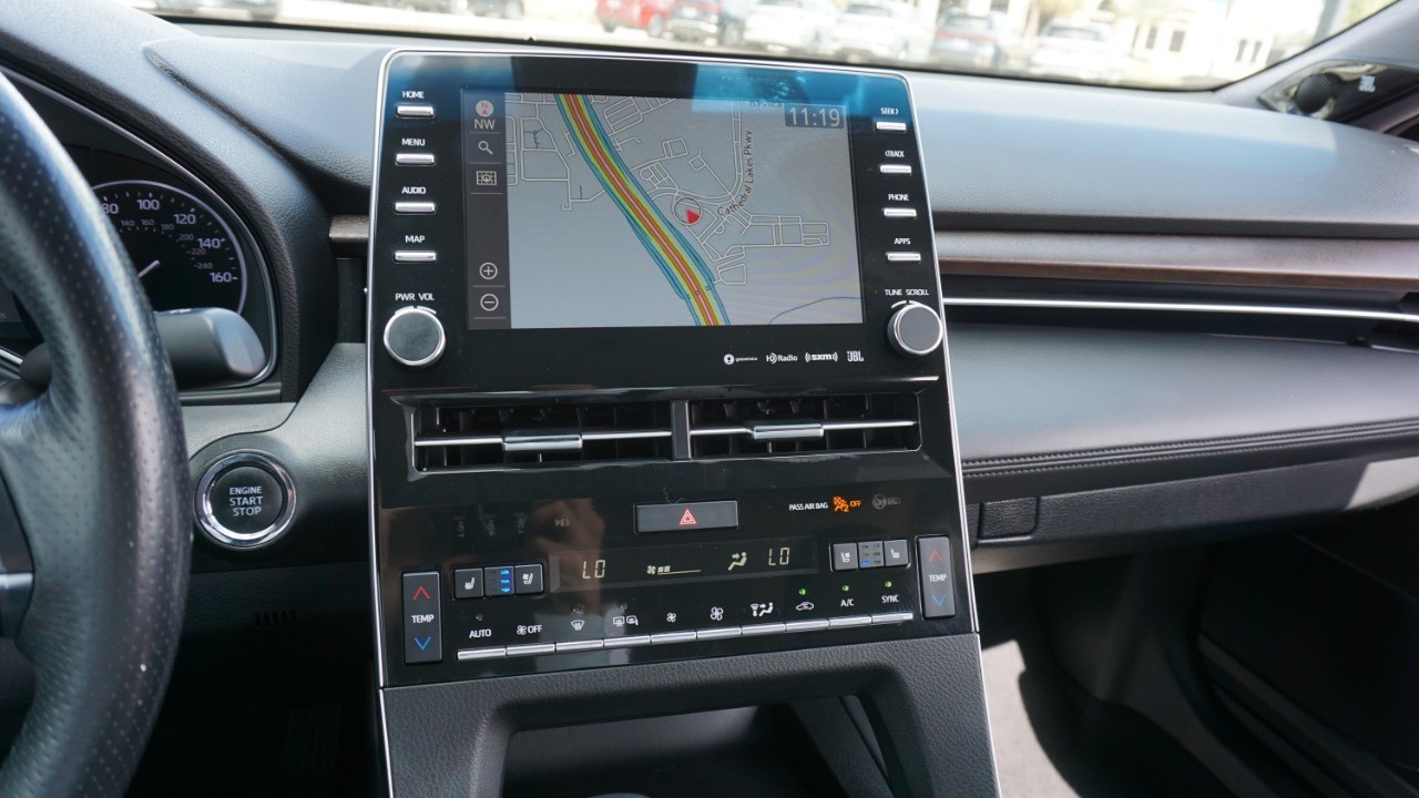 2021 Toyota Avalon Limited photo 16