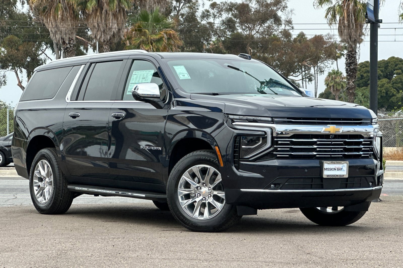 2025 Chevrolet Suburban Premier photo 2