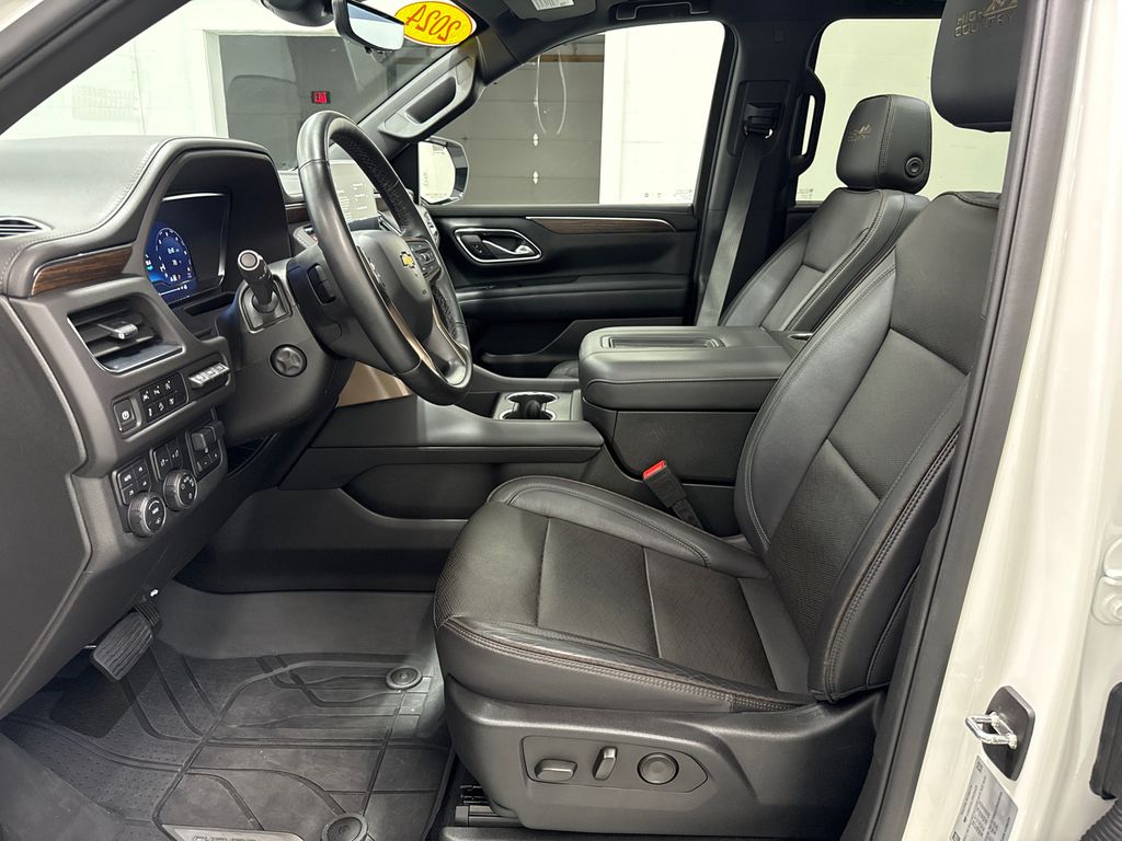 2024 Chevrolet Suburban High Country photo 12