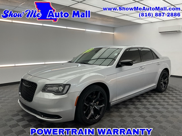 2021 Chrysler 300 Touring's photo
