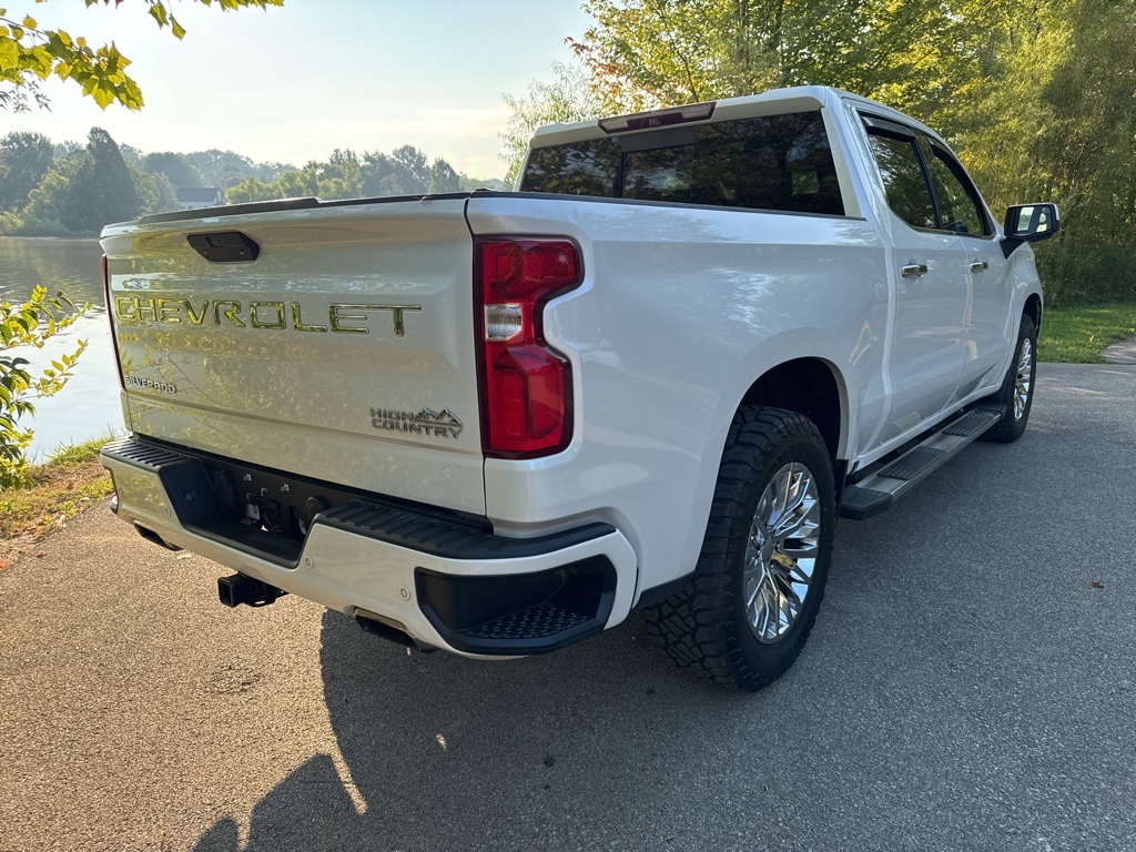 2019 Chevrolet Silverado 1500 High Country photo 2